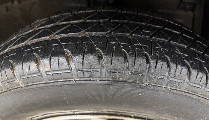 2015 Maruti Swift LXI (O), Petrol, Manual, 20,568 km, Right Front Tyre Tread
