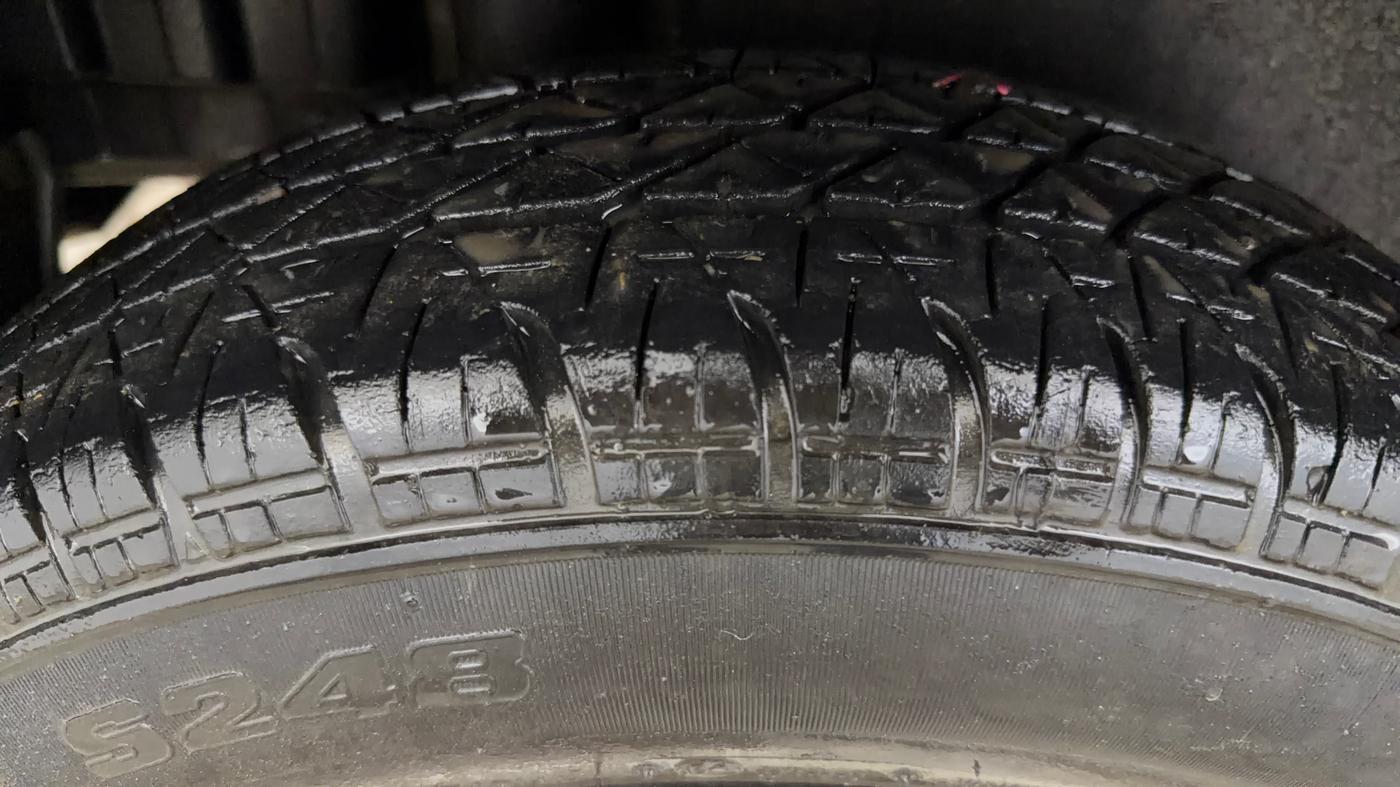 2015 Maruti Swift LXI (O), Petrol, Manual, 20,568 km, Right Rear Tyre Tread