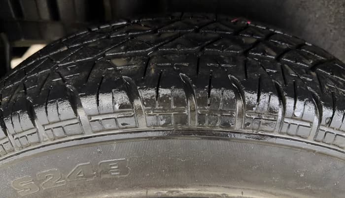 2015 Maruti Swift LXI (O), Petrol, Manual, 20,568 km, Right Rear Tyre Tread