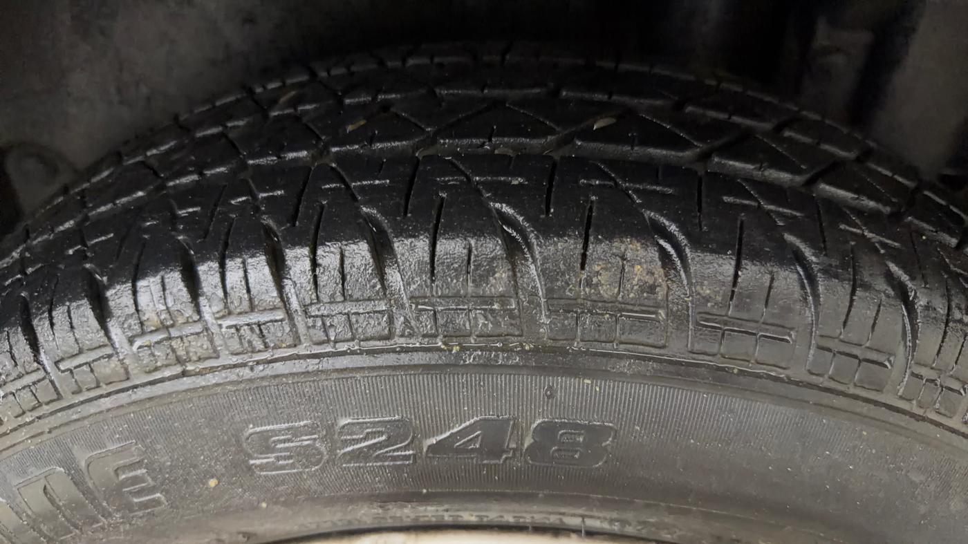2015 Maruti Swift LXI (O), Petrol, Manual, 20,568 km, Left Rear Tyre Tread