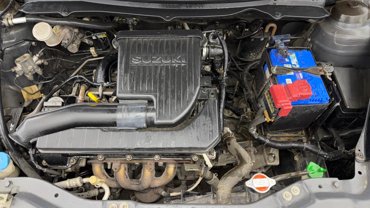 2015 Maruti Swift LXI (O), Petrol, Manual, 20,568 km, Engine View