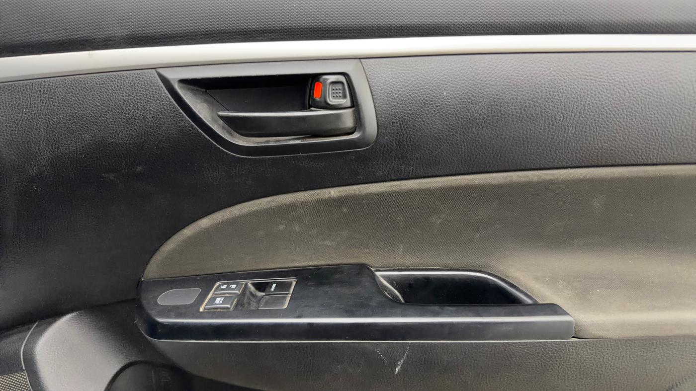 2015 Maruti Swift LXI (O), Petrol, Manual, 20,568 km, Driver Side Door Panels Control