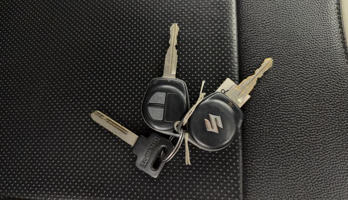 2015 Maruti Swift LXI (O), Petrol, Manual, 20,568 km, Key Close Up
