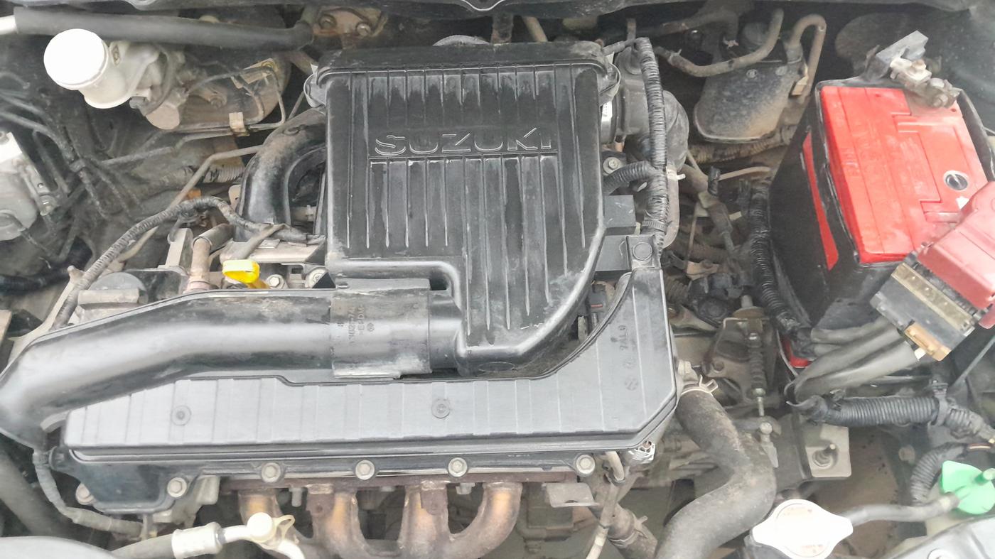 2015 Maruti Swift ZXI, Petrol, Manual, 1,03,587 km, Engine View