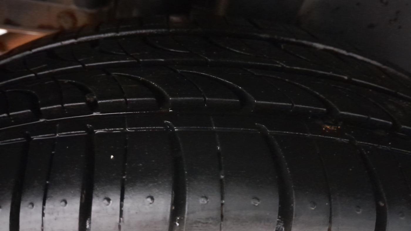 2015 Maruti Swift ZXI, Petrol, Manual, 1,03,587 km, Right Rear Tyre Tread