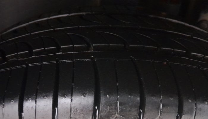 2015 Maruti Swift ZXI, Petrol, Manual, 1,03,623 km, Left Rear Tyre Tread