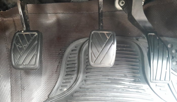 2015 Maruti Swift ZXI, Petrol, Manual, 1,03,623 km, Pedals