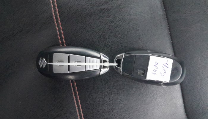 2015 Maruti Swift ZXI, Petrol, Manual, 1,03,623 km, Key Close Up