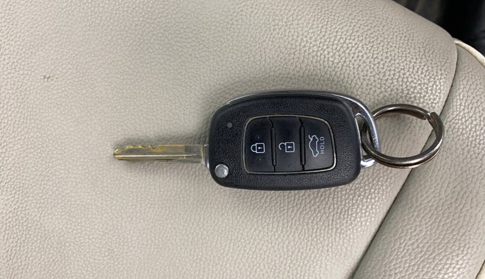2022 Hyundai AURA S 1.2 CNG, CNG, Manual, 37,661 km, Key Close Up
