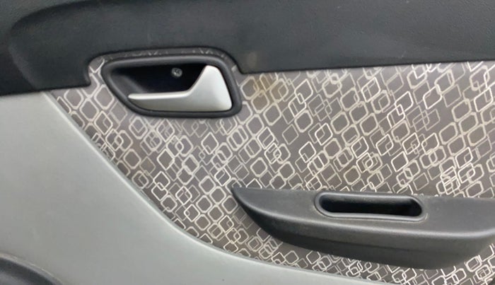 2018 Maruti Alto 800 VXI, Petrol, Manual, 39,210 km, Driver Side Door Panels Control