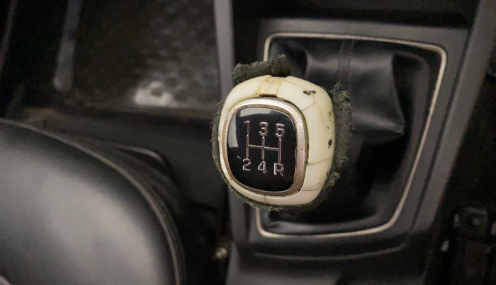 2015 Hyundai Elite i20 ASTA 1.2 (O), Petrol, Manual, 49,353 km, Gear lever - Knob cover torn