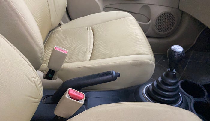 2013 Honda Amaze 1.2L I-VTEC S, CNG, Manual, 1,44,183 km, Gear Lever