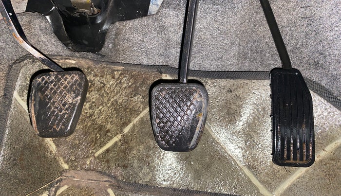 2013 Honda Amaze 1.2L I-VTEC S, CNG, Manual, 1,44,183 km, Pedals