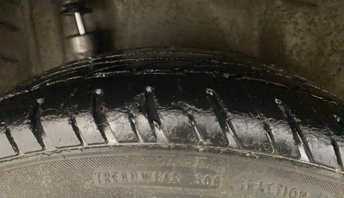 2013 Honda Amaze 1.2L I-VTEC S, CNG, Manual, 1,44,183 km, Right Rear Tyre Tread