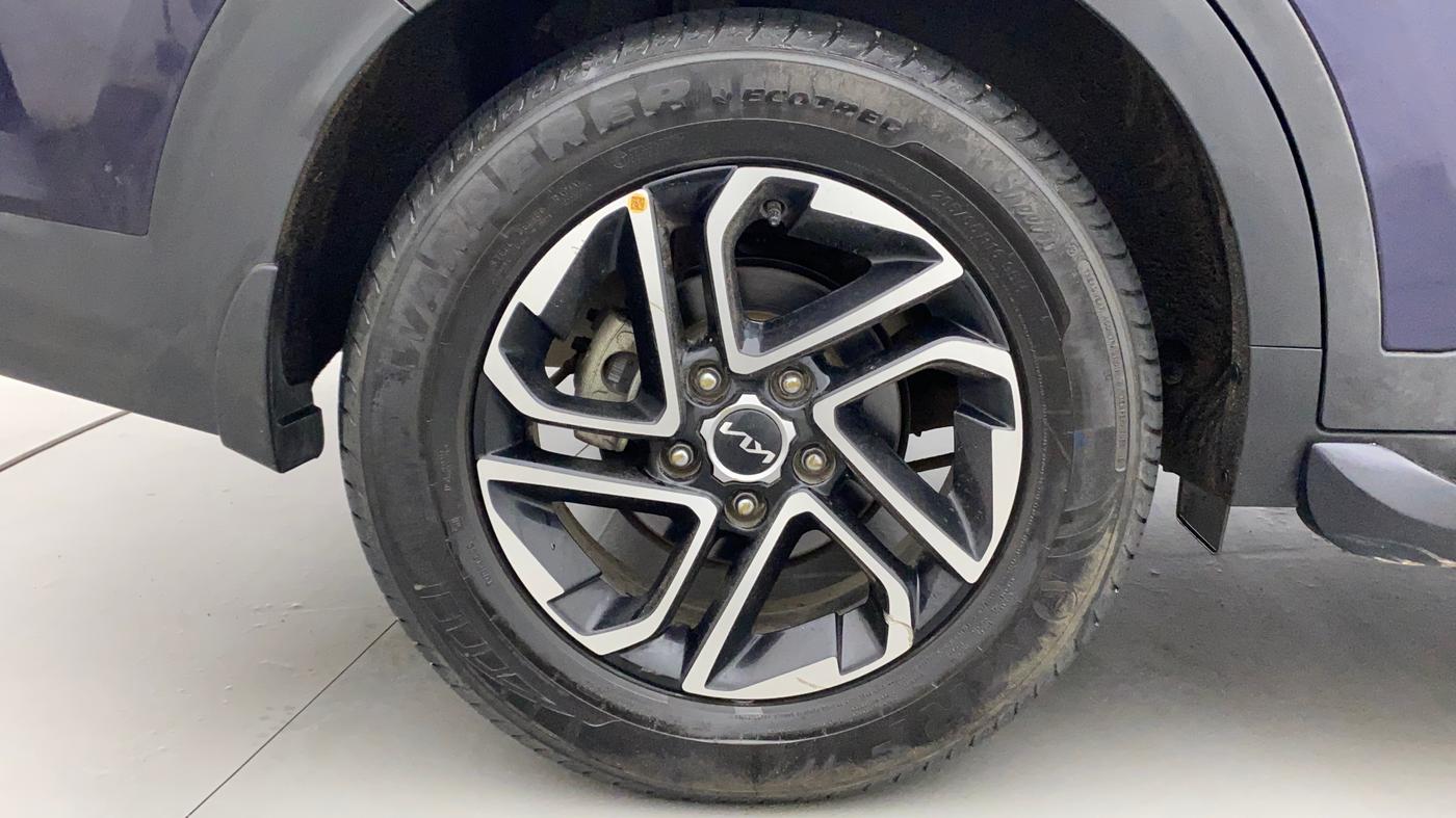 2022 KIA CARENS LUXURY PLUS 1.4 PETROL DCT 7 STR, Petrol, Automatic, 8,510 km, Right Rear Wheel