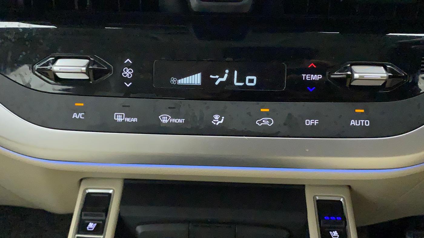 2022 KIA CARENS LUXURY PLUS 1.4 PETROL DCT 7 STR, Petrol, Automatic, 8,510 km, Automatic Climate Control