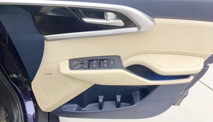 2022 KIA CARENS LUXURY PLUS 1.4 PETROL DCT 7 STR, Petrol, Automatic, 8,510 km, Driver Side Door Panels Control