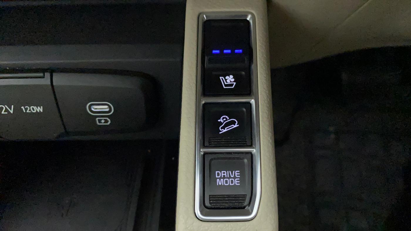 2022 KIA CARENS LUXURY PLUS 1.4 PETROL DCT 7 STR, Petrol, Automatic, 8,510 km, Heated/ Ventilated Seats