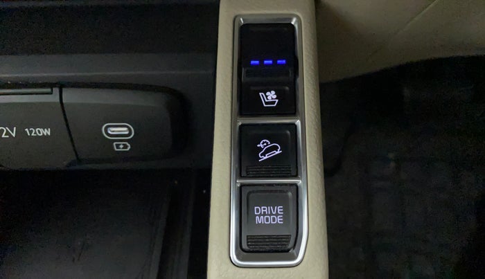2022 KIA CARENS LUXURY PLUS 1.4 PETROL DCT 7 STR, Petrol, Automatic, 8,510 km, Heated/ Ventilated Seats