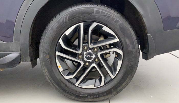 2022 KIA CARENS LUXURY PLUS 1.4 PETROL DCT 7 STR, Petrol, Automatic, 8,510 km, Left Rear Wheel