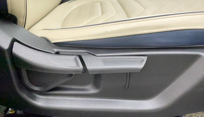2022 KIA CARENS LUXURY PLUS 1.4 PETROL DCT 7 STR, Petrol, Automatic, 8,510 km, Driver Side Adjustment Panel