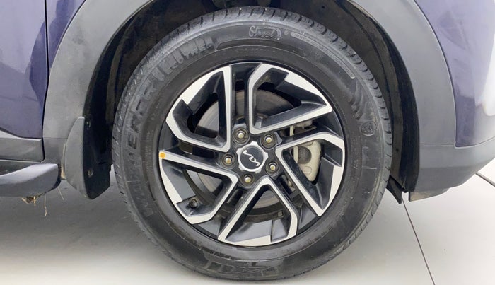 2022 KIA CARENS LUXURY PLUS 1.4 PETROL DCT 7 STR, Petrol, Automatic, 8,510 km, Right Front Wheel