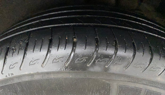 2022 KIA CARENS LUXURY PLUS 1.4 PETROL DCT 7 STR, Petrol, Automatic, 8,510 km, Left Rear Tyre Tread