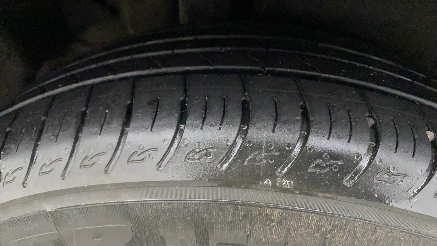 2022 KIA CARENS LUXURY PLUS 1.4 PETROL DCT 7 STR, Petrol, Automatic, 8,510 km, Right Rear Tyre Tread