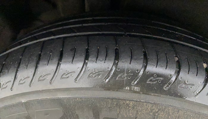 2022 KIA CARENS LUXURY PLUS 1.4 PETROL DCT 7 STR, Petrol, Automatic, 8,510 km, Right Rear Tyre Tread