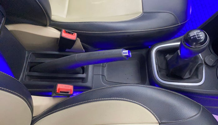 2016 Volkswagen Ameo HIGHLINE1.2L, Petrol, Manual, 24,916 km, Gear Lever