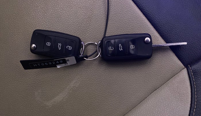 2016 Volkswagen Ameo HIGHLINE1.2L, Petrol, Manual, 24,916 km, Key Close Up