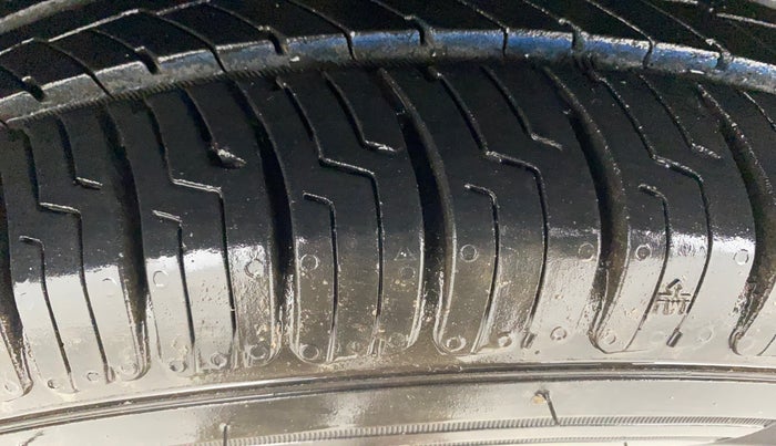 2016 Volkswagen Ameo HIGHLINE1.2L, Petrol, Manual, 24,916 km, Left Front Tyre Tread