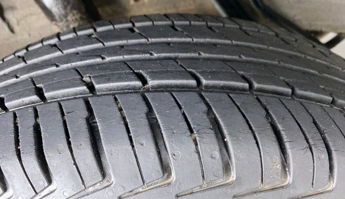 2019 Renault Kwid RXL, Petrol, Manual, 23,359 km, Right Rear Tyre Tread