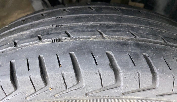 2019 Renault Kwid RXL, Petrol, Manual, 23,359 km, Right Front Tyre Tread