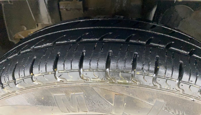 2017 Renault Kwid RXT 1.0 (O), Petrol, Manual, 1,18,690 km, Left Front Tyre Tread