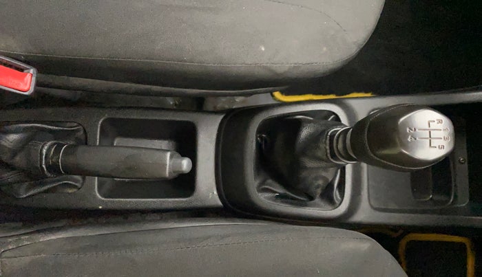 2017 Renault Kwid RXT 1.0 (O), Petrol, Manual, 1,18,690 km, Gear Lever