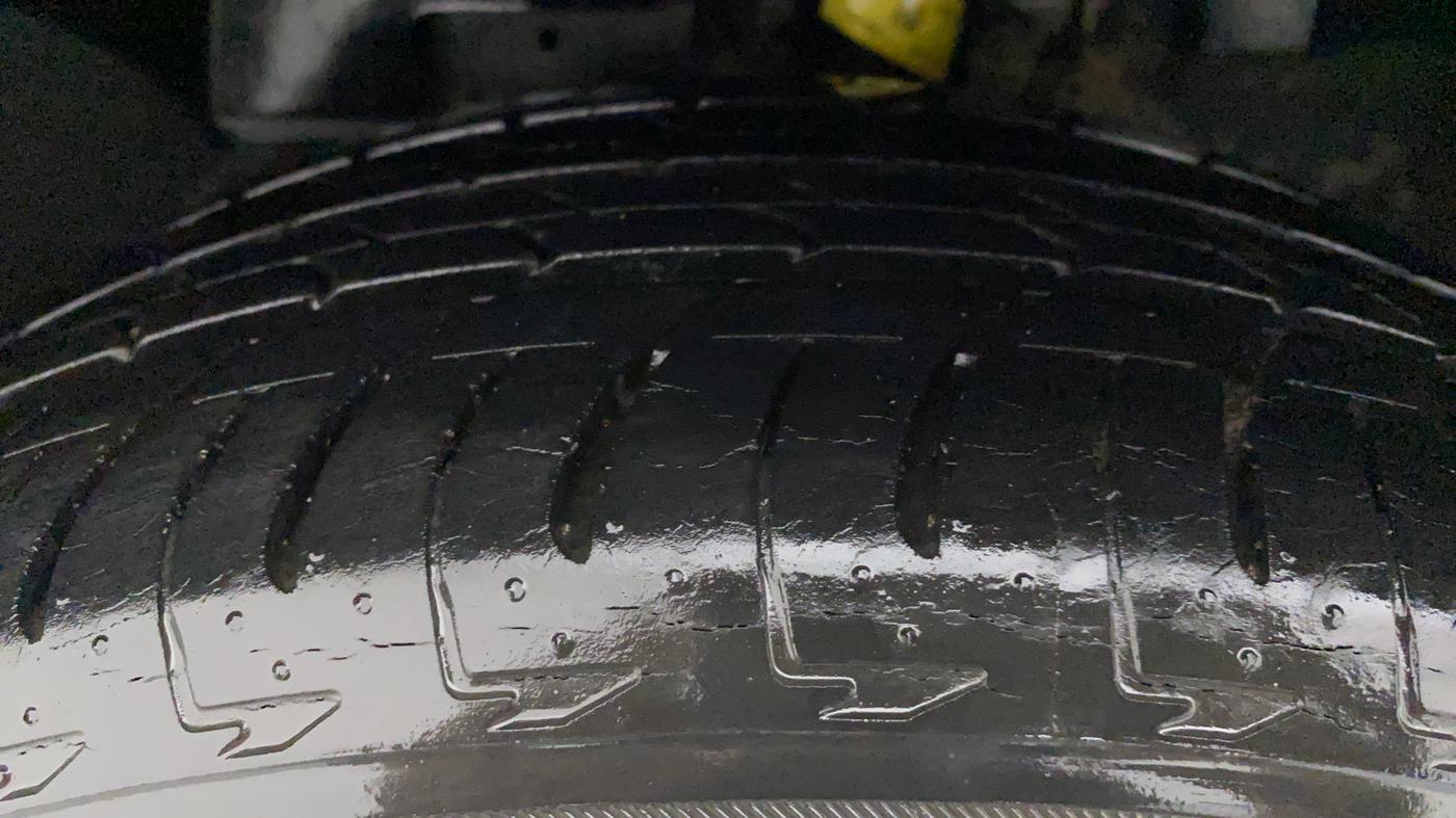 2018 Ford Ecosport TITANIUM + 1.5L DIESEL, Diesel, Manual, 1,04,970 km, Left Front Tyre Tread