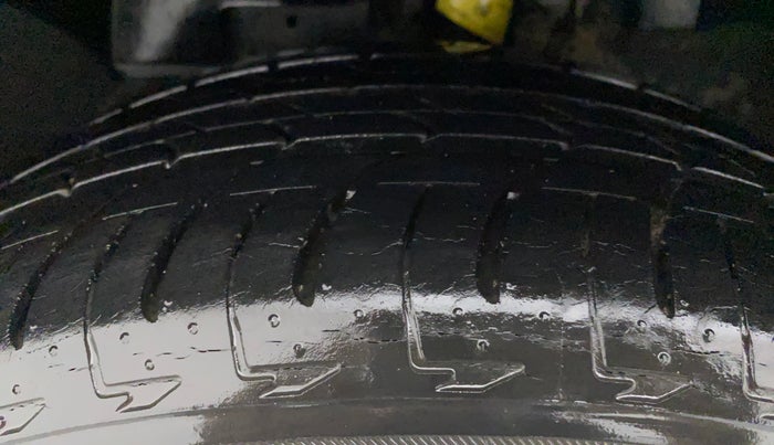2018 Ford Ecosport TITANIUM + 1.5L DIESEL, Diesel, Manual, 1,04,970 km, Left Front Tyre Tread