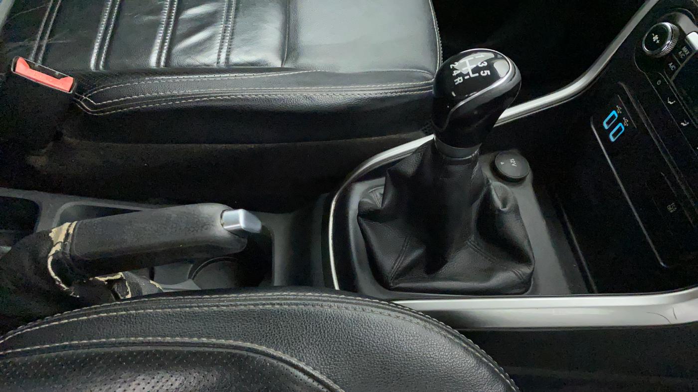2018 Ford Ecosport TITANIUM + 1.5L DIESEL, Diesel, Manual, 1,04,970 km, Gear Lever