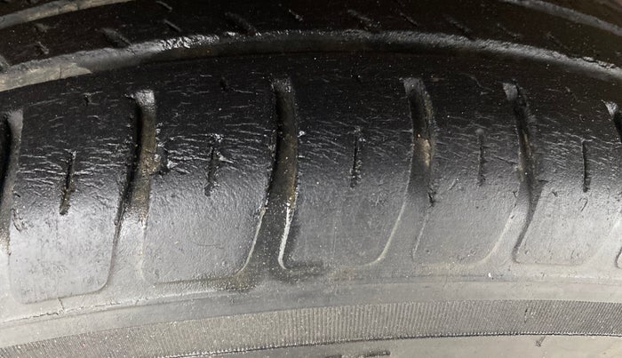 2020 Maruti Swift VXI, Petrol, Manual, 44,334 km, Right Rear Tyre Tread