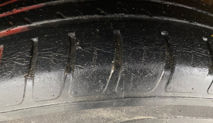 2020 Maruti Swift VXI, Petrol, Manual, 44,334 km, Left Front Tyre Tread