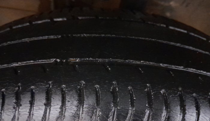 2014 Maruti Swift Dzire VXI, Petrol, Manual, 96,506 km, Left Front Tyre Tread
