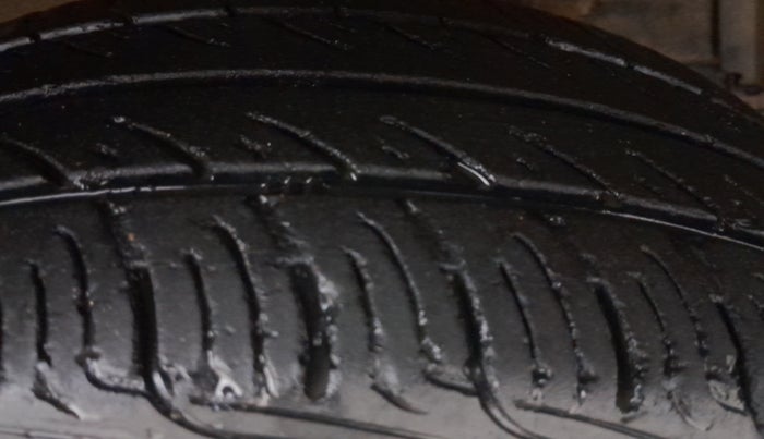 2014 Maruti Swift Dzire VXI, Petrol, Manual, 96,506 km, Right Front Tyre Tread