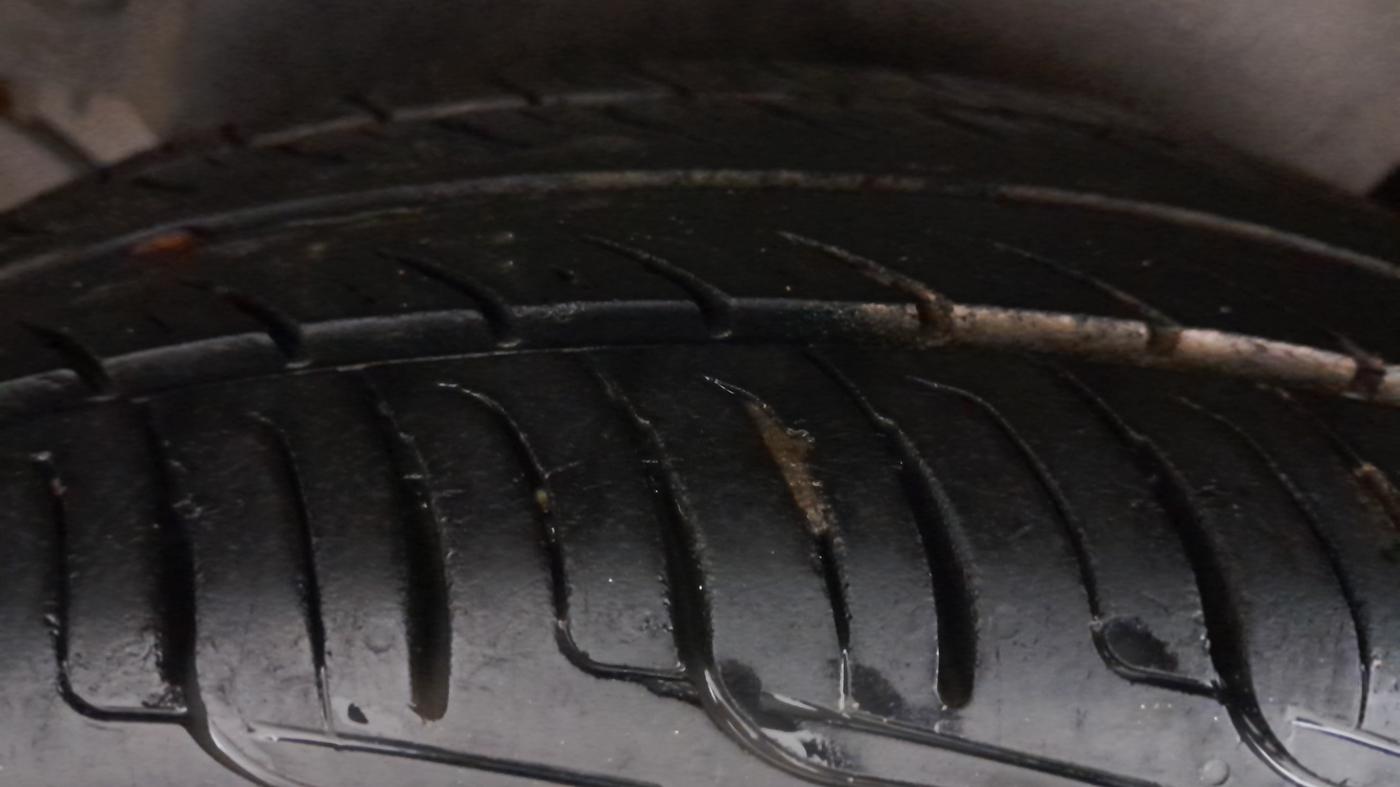 2014 Maruti Swift Dzire VXI, Petrol, Manual, 96,506 km, Left Rear Tyre Tread