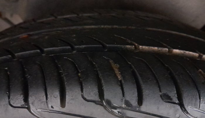 2014 Maruti Swift Dzire VXI, Petrol, Manual, 96,506 km, Left Rear Tyre Tread