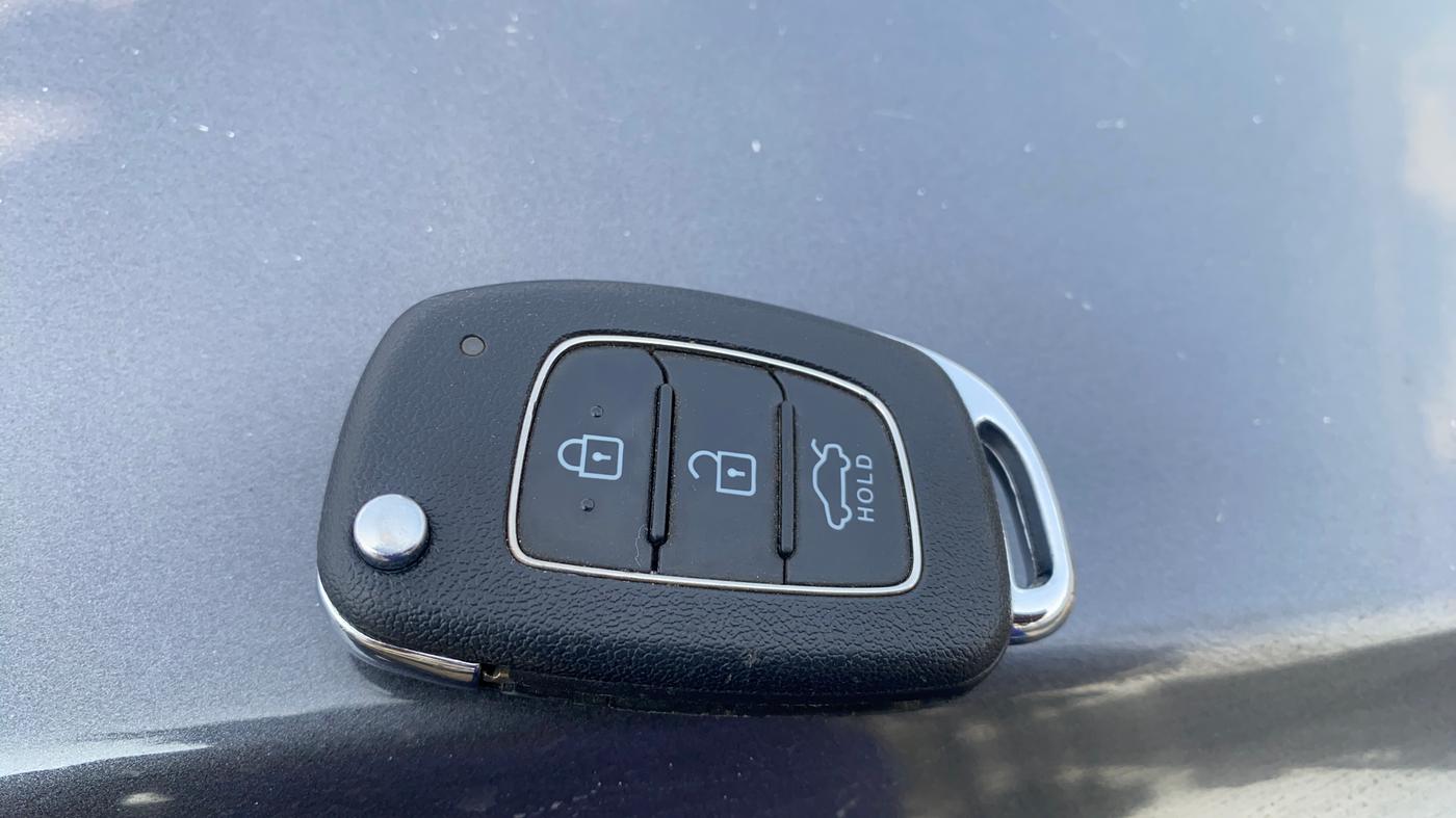 2022 Hyundai AURA S 1.2 AMT, Petrol, Automatic, 21,312 km, Key Close Up