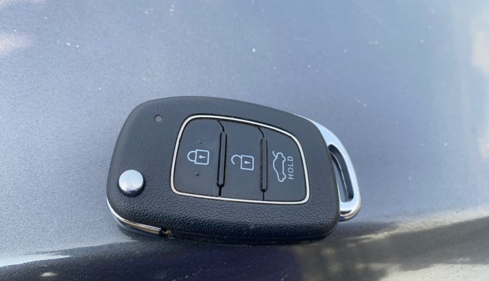 2022 Hyundai AURA S 1.2 AMT, Petrol, Automatic, 21,153 km, Key Close Up