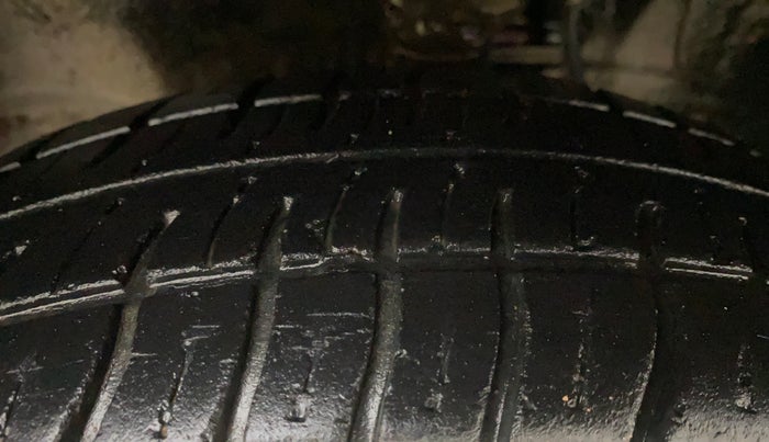 2015 Maruti Alto 800 LXI, Petrol, Manual, 24,933 km, Left Front Tyre Tread