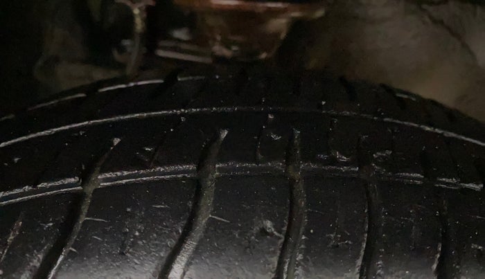 2015 Maruti Alto 800 LXI, Petrol, Manual, 24,933 km, Right Front Tyre Tread