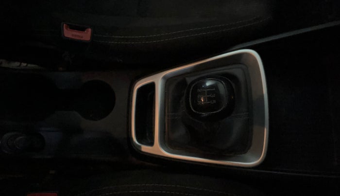 2021 Hyundai VENUE S 1.2, Petrol, Manual, 34,800 km, Gear Lever